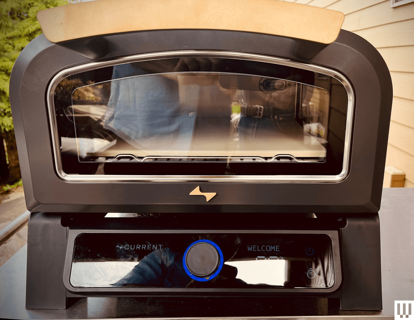 Image may contain Appliance Device Electrical Device Microwave Oven Adult and Person