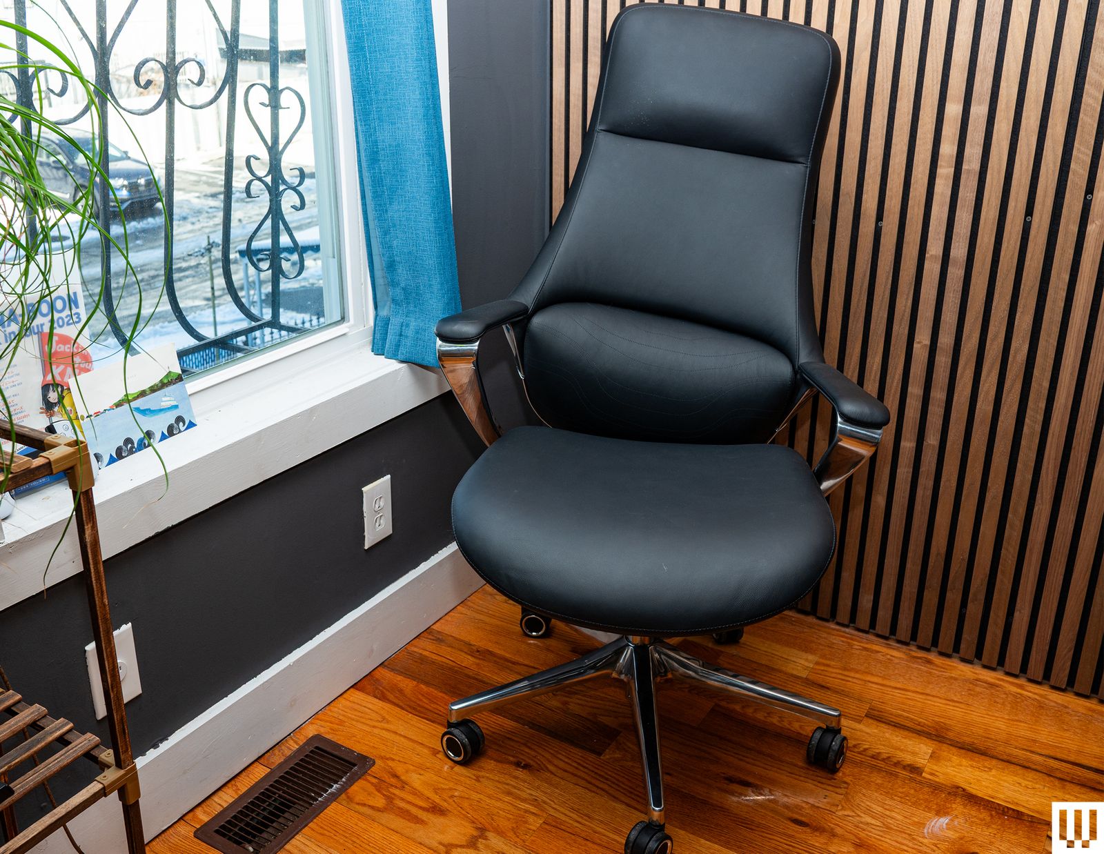 Front view of Eureka Ergonomic Serene Nox a black padded office chair with wheels